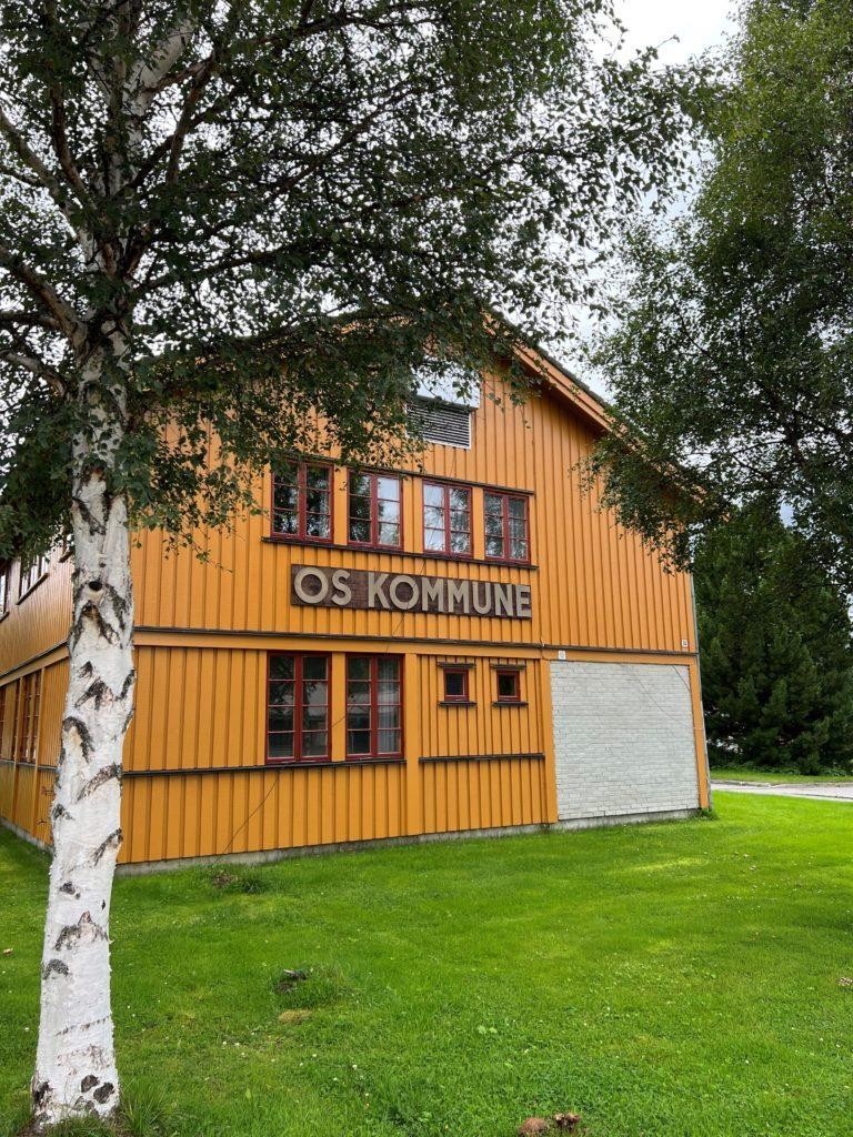 Kommunehuset - Klikk for stort bilde